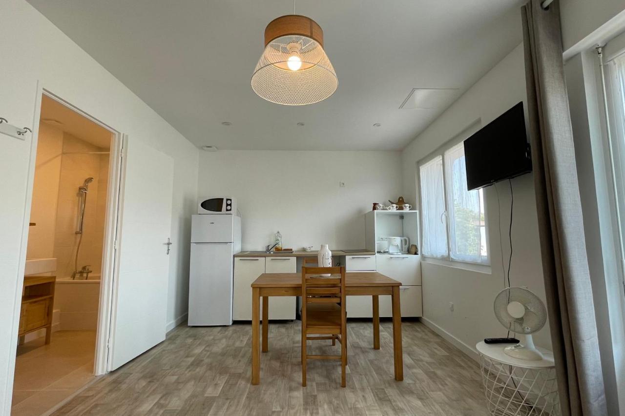 Le Bout Du Lac Studio Renove Avec Balcon Et Vue Sur La Montagne Annecy Eksteriør billede