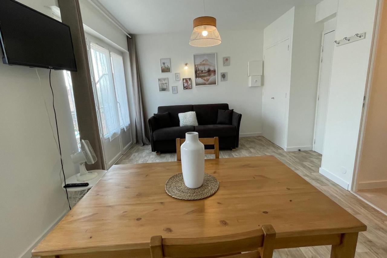 Le Bout Du Lac Studio Renove Avec Balcon Et Vue Sur La Montagne Annecy Eksteriør billede